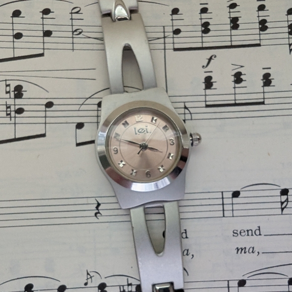 Silver and Cream Watch - Picture 5 of 9